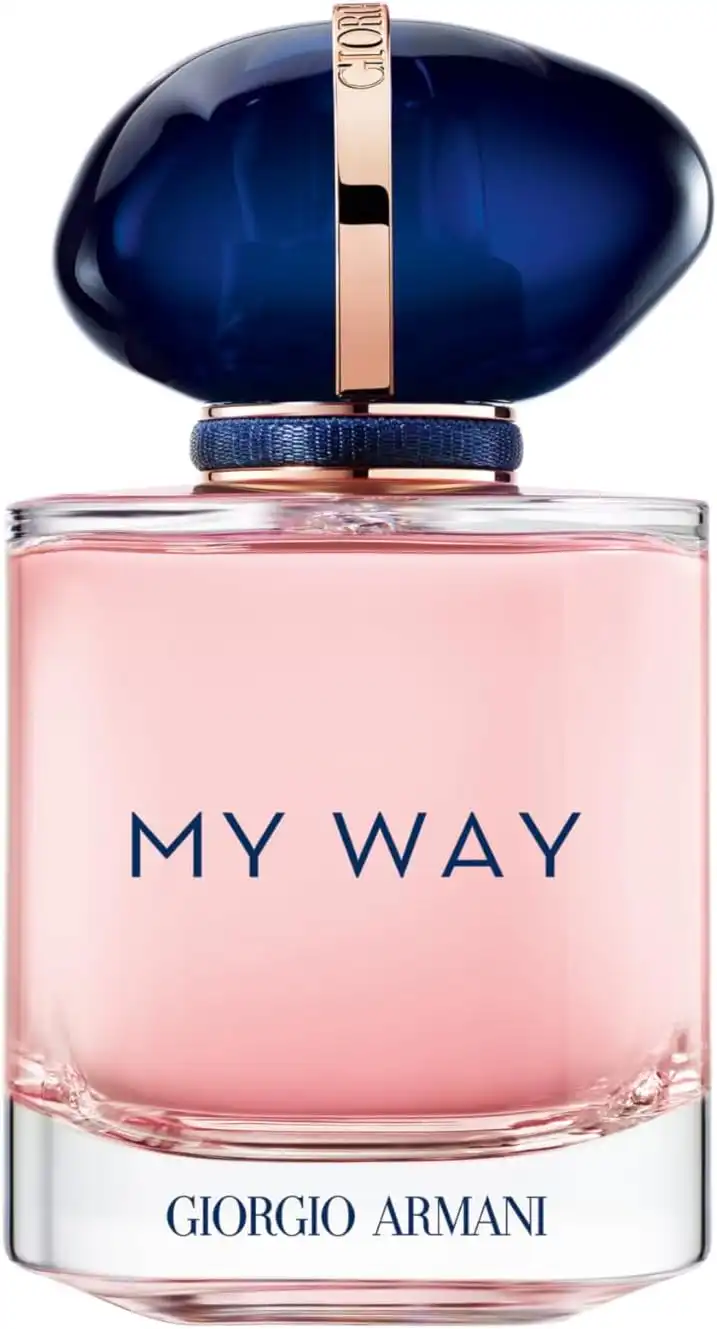 Frasco do Giorgio Armani My Way com líquido rosado e tampa azul